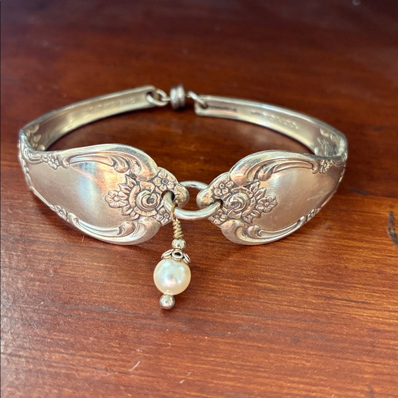 Oneida Jewelry - Silver tone spoon bracelet with pearl charm